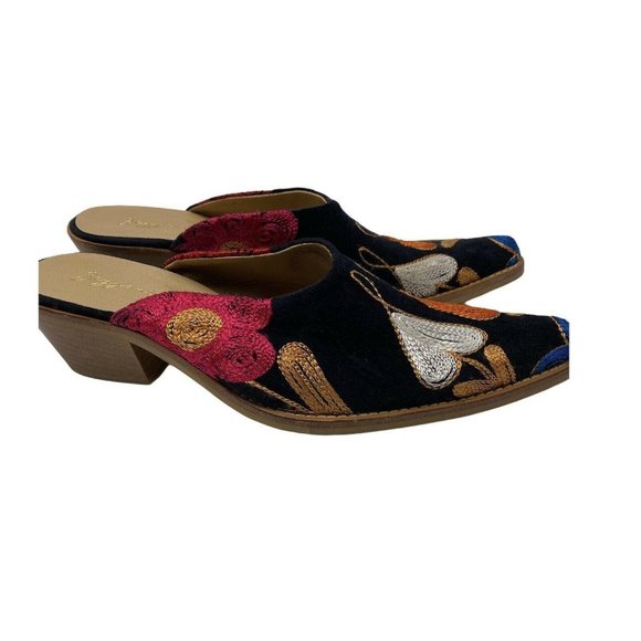 Zeyzani Womens Size 38 Black Embroidered Mules 2 Inch Heel Pointy Toe US 7.5 - Picture 3 of 8